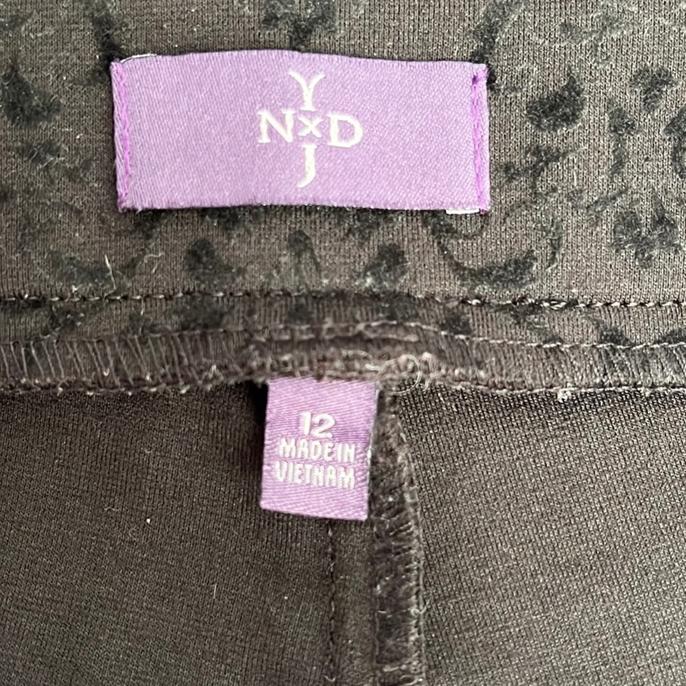 Not Your Daughter’s Jeans black pattern pull-on leggings - Picture 6 of 13